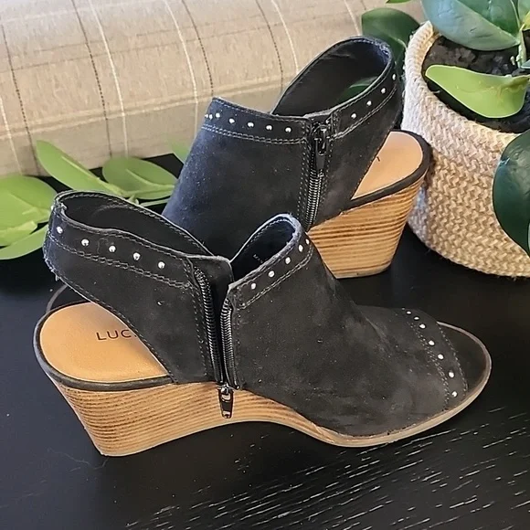 LUCKY BRAND Ulyssas Suede Slingback Wedge Sandals 39 8.5 Studs Vegan Leather - Picture 13 of 15